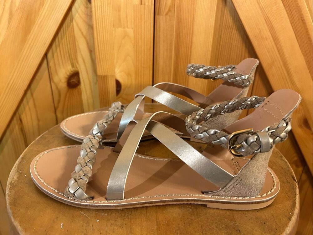 Abercrombie And Fitch Sandals / Shoes size Small/7